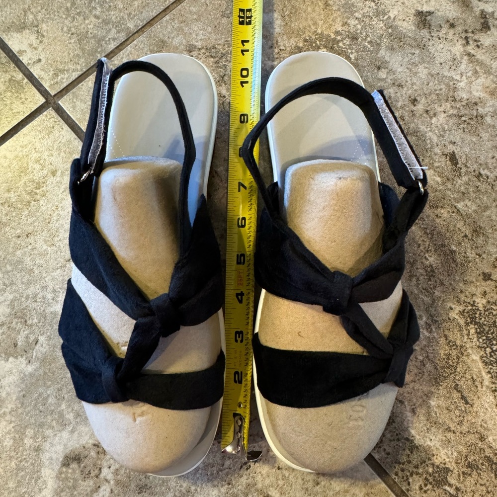 Women’s black faux suede strappy bow tie sandals size 8